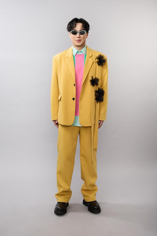 金曲歌王蕭煌奇和新北在地藝人李炳輝、全方位樂團，12月31日將於「閃耀新北1314跨河煙火」開唱。