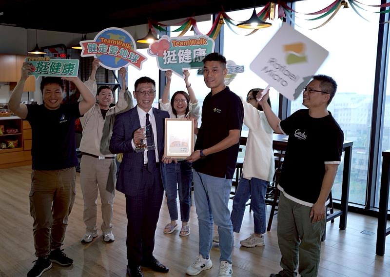 台灣人壽健康企業大賞活動逾百家跨領域企業參與健走，以「億步種一樹」讓步數變大樹。／台灣人壽提供