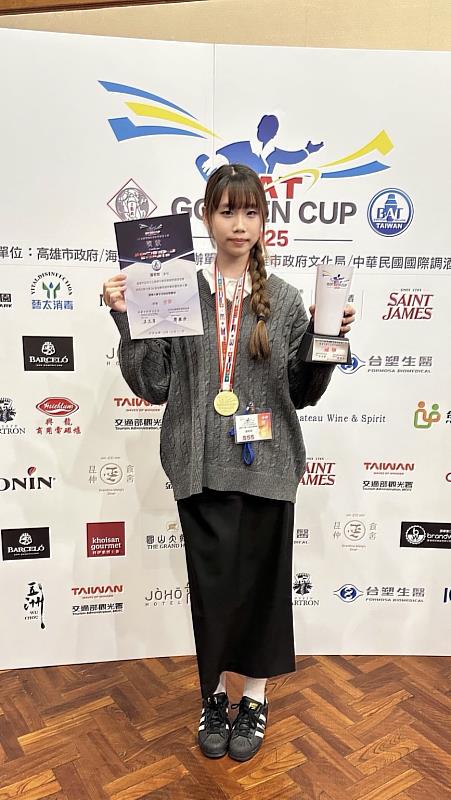 羅郁媄榮獲金爵獎手沖組全國冠軍。