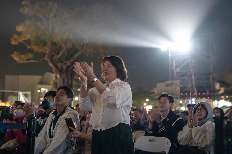 嘉義市長黃敏惠也率領市府團隊觀賞