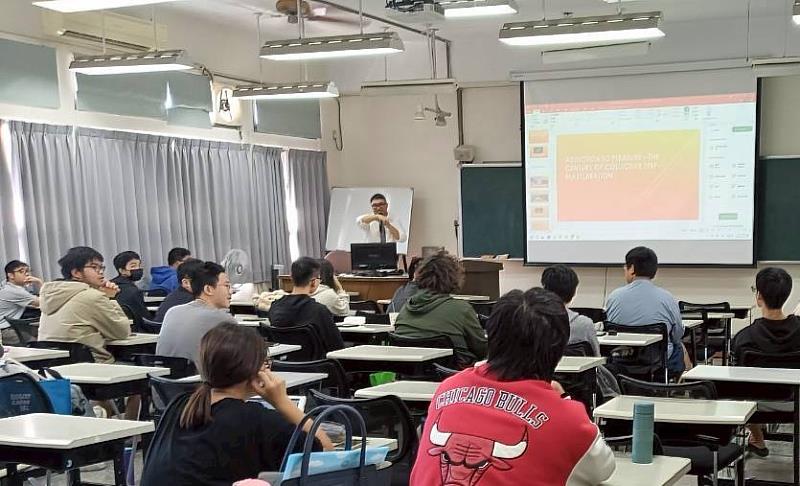 外文系徐孝先老師開設「歷史系跨域專業學術英文（一）：文本解析與書寫」課程。