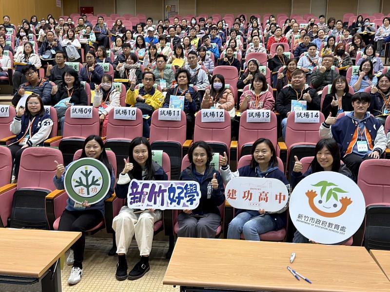 親師生會議相關人員合影留念。