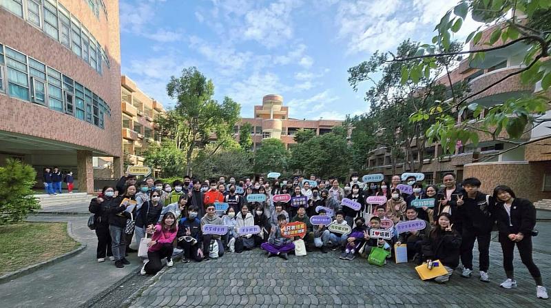 各校參賽學生合影。