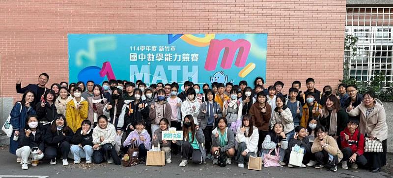 各校參賽學生合影。