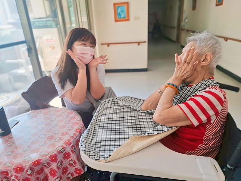 竹市府攜手新竹市8間老人福利機構，共同推動「老人福利機構老人獨立倡導關懷計畫」。