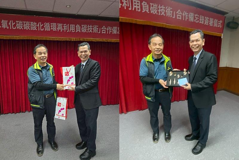 陳明輝副院長（右）與曾見占副總經理（左）相互致贈紀念品。