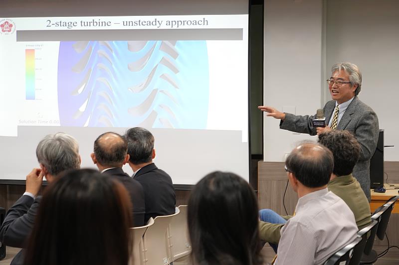 航太系陳文立教授是台灣最具代表性的Simcenter™ Star-CCM+™使用專家，於活動中操作示意。