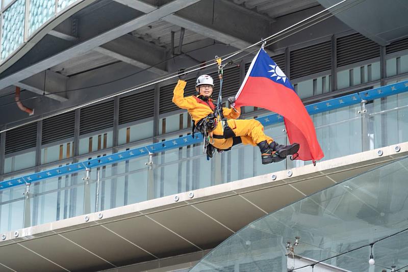 此次發表會透過「力與美」的完美結合，展現消防員高強度體能與專業訓練成果。