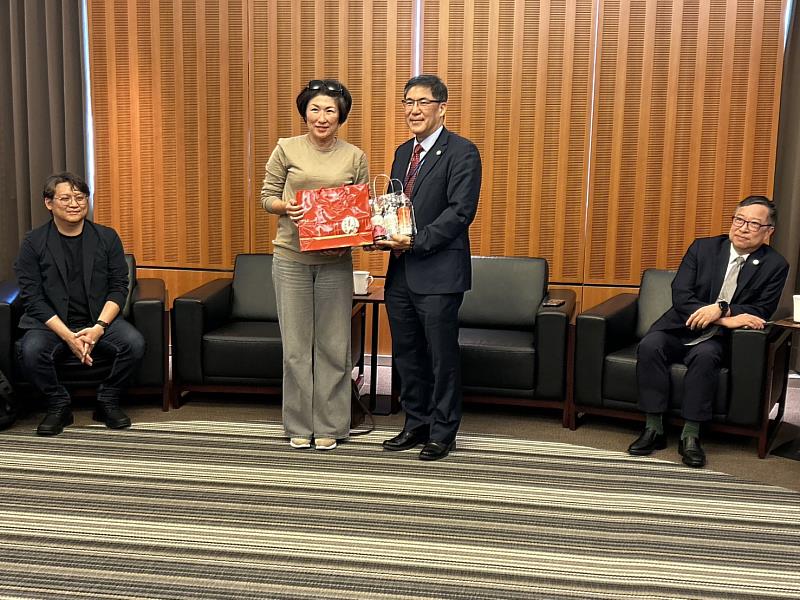 饒慶鈴率縣府團隊與立委黃建賓、南迴線議員拜訪高醫
