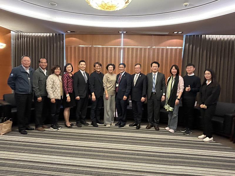 饒慶鈴率縣府團隊與立委黃建賓、南迴線議員拜訪高醫