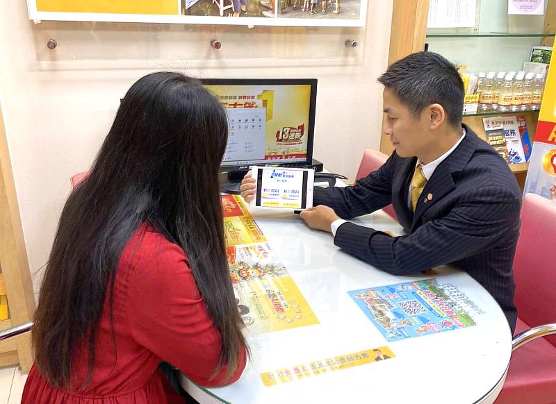 利用「i特助」即時回饋行銷狀況，讓客戶輕鬆掌握售屋進度。（永慶房產集團提供）