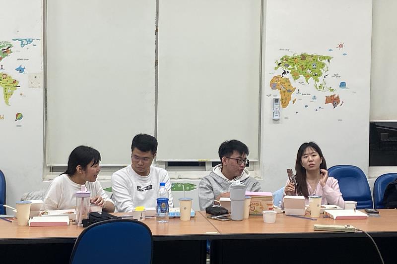 南大課輔教師透過卡牌說故事，回顧本學期課輔歷程中最難忘的陪伴時刻。