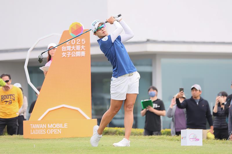 台灣大哥大女子公開賽中，富邦贊助選手姚宣榆打完前兩回合只落後領先者兩桿，最後一回合仍大有可為。