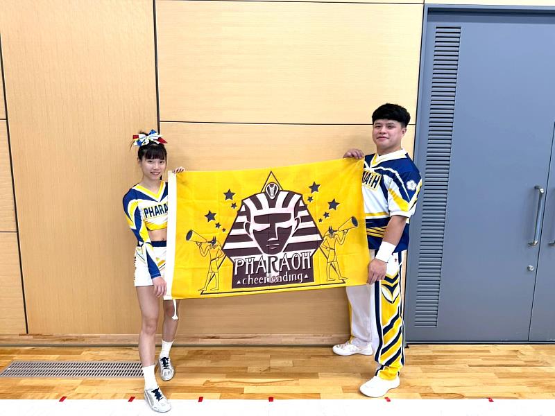 延續啦啦隊社團熱情！兩位校友畢業後加入由南臺校友於2010年創立的「法老競技啦啦隊」，透過社會隊的形式持續深耕競技體育，讓南臺精神在社會體壇與國際舞台持續發光。