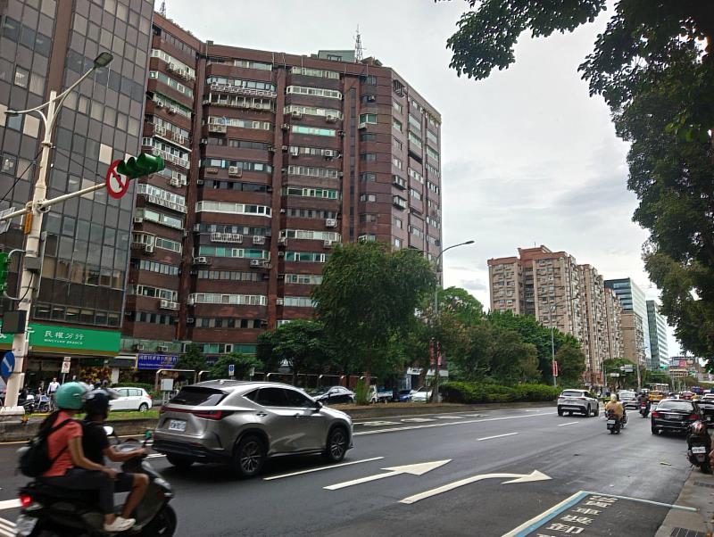 榮星花園生活圈因一殯拆遷，消費者詢問度高。