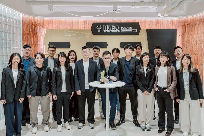 信義房屋以「AI數據共創平台」榮獲IDC「最佳AI數位基礎架構」台灣首獎。