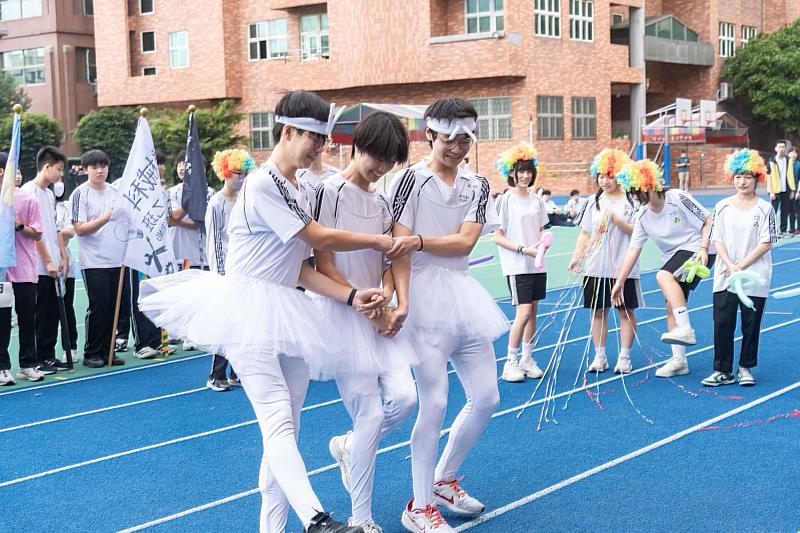 師生創意進場。