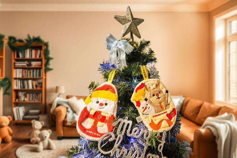 永慶房屋「歡樂聖誕布巾組」，有聖誕老人與歡樂馴鹿兩種造型，可掛在聖誕樹上作為裝飾，為家裡增添歡樂與聖誕儀式感。