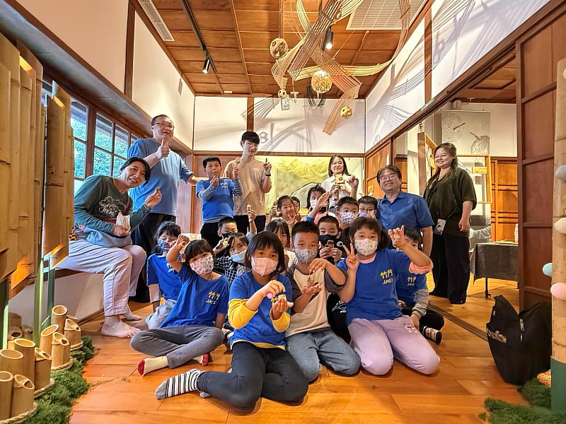 林業保育署嘉義分署12月17、18日於臺灣木材故事館為當地國小學童舉辦「木育體驗課程」。