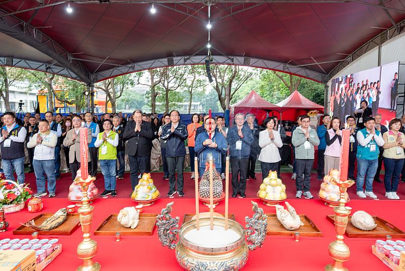 CQ880B開工祈求工程順利。