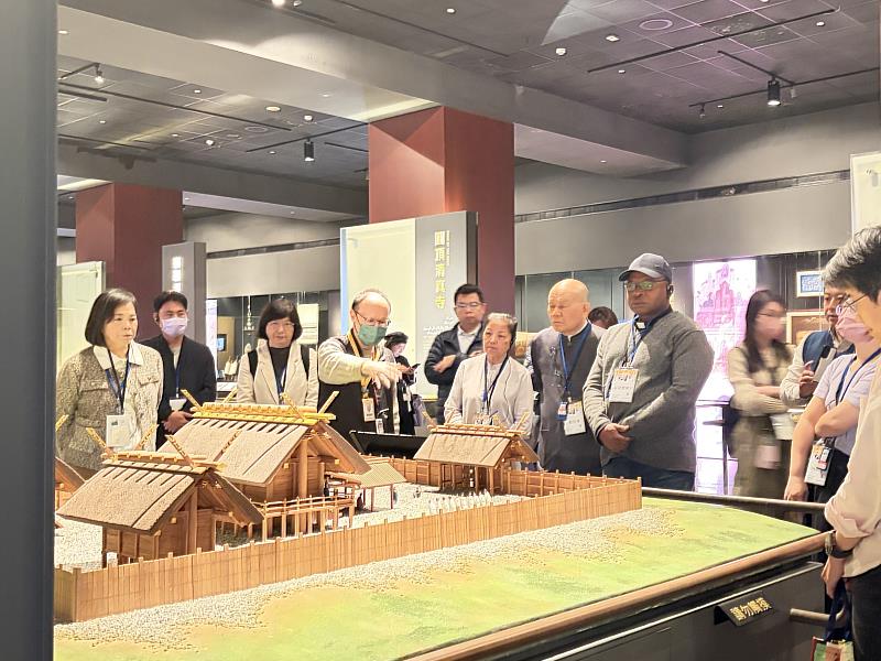 分組導覽,了解不同宗教建築。(圖由世界宗教博物館提供)