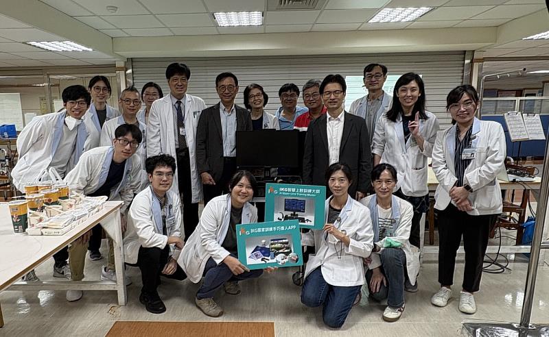 高醫大教授張志仲榮退 捐贈智慧復健系統回饋母校