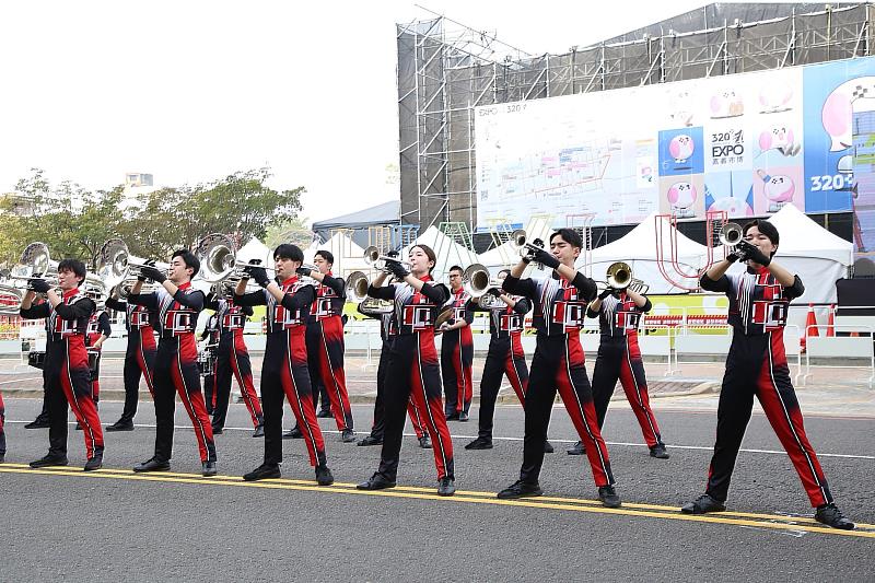 日本奈良學園大學行進樂部。