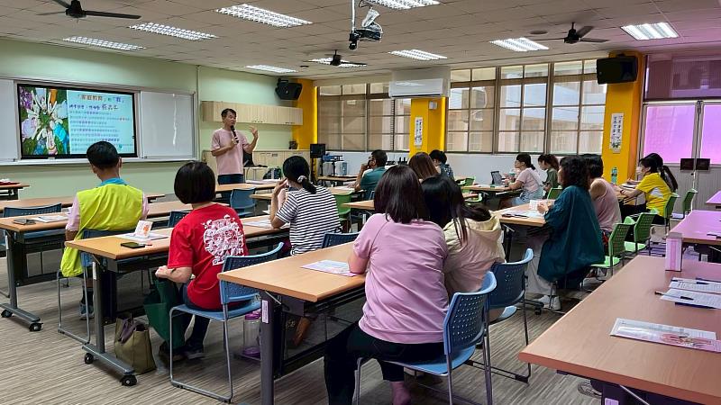 研習以「從家庭開始的成長旅程－家庭教育新思維」為主軸，課程內容聚焦當前校園與家庭常見的重要議題。