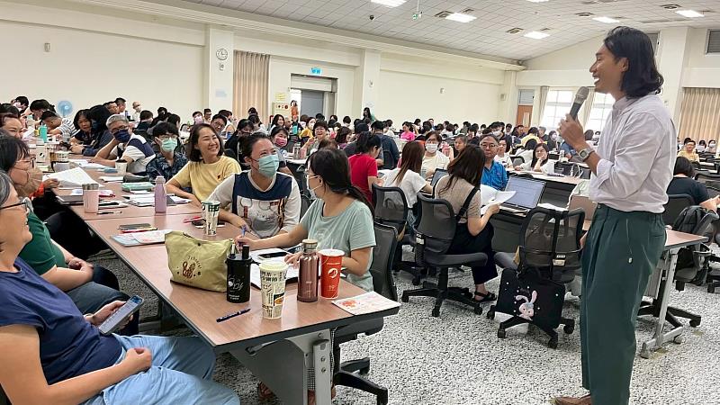 由具備實務與專業經驗的輔導團輔導員走入校園，協助學校辦理教師研習。