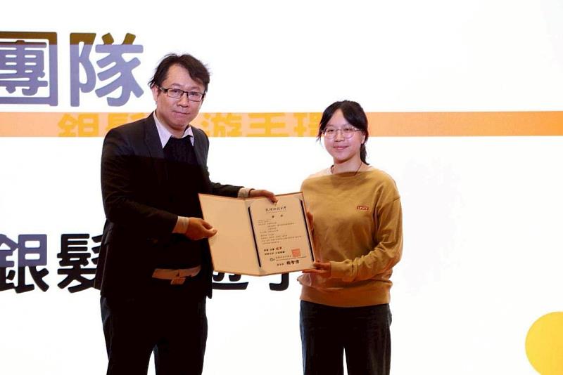 中國科技大學管理學院菁英學程大一學生組隊，獲得「第4屆商管盃全球商品設計與行銷大賽」冠軍。（照片/校方提供）