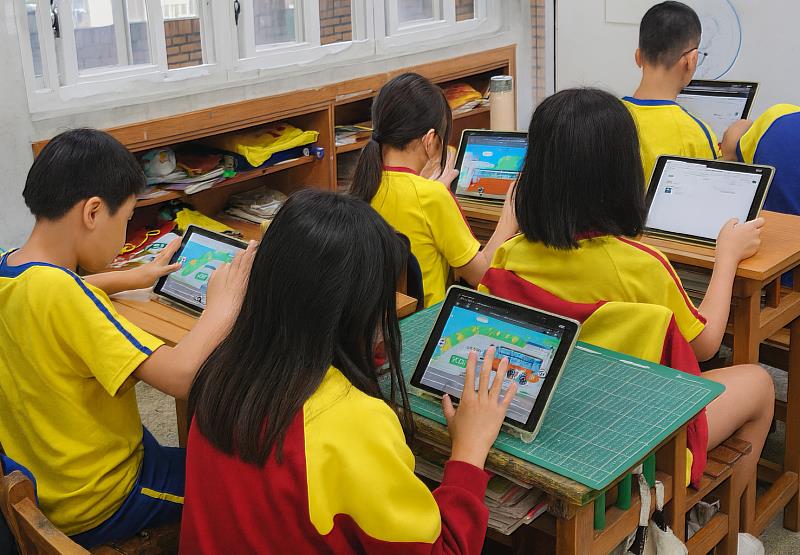 遠通、uTagGo攜手靖娟基金會推動《校外教學安全Go》線上闖關遊戲進校，方便老師、同學使用平板、電腦等數位工具學習道安。