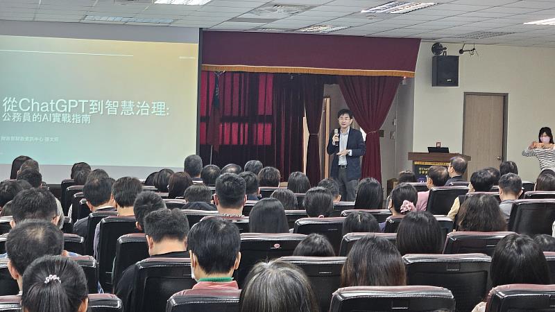 嘉縣財稅局舉辦AI實戰講座 張文熙暢談代理式AI與智慧治理