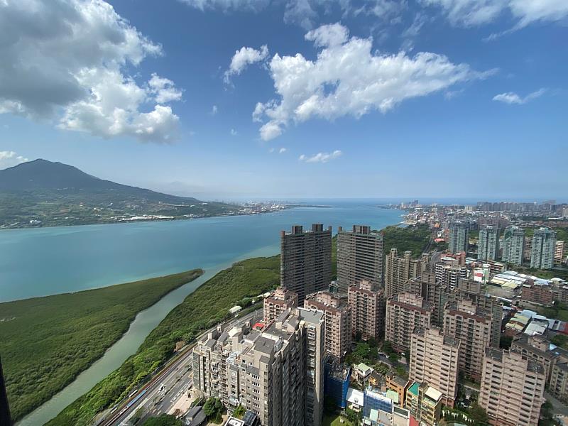 新北市淡水區最近一年有高達922件千萬以下的住宅交易量，位居雙北之冠，成為許多首購族的熱門購屋地點。（房市示意圖）