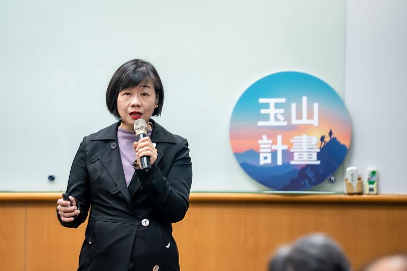 路廣大永續顧問中心的創辦人王智媛演講分享。(卡內基訓練提供)