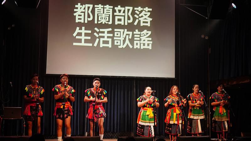 舒米恩攜手部落青年快閃 為2026東博會暖身開唱（台東縣府照片提供）