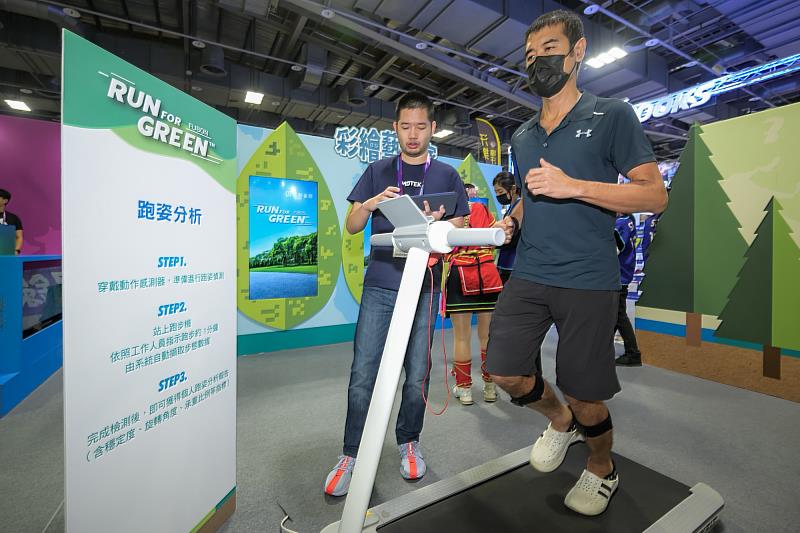 12/18(四)至12/20(六)在2025馬拉松運動博覽會,富邦金控現場特別提供「3D跑姿分析檢測」的跑者專屬體驗,希望能進一步幫助跑者備賽。