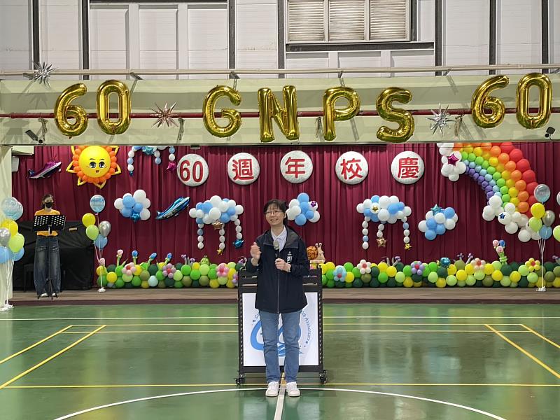 新竹市政府秘書長張治祥出席，與師生歡慶「港南國小60週年校慶 」。