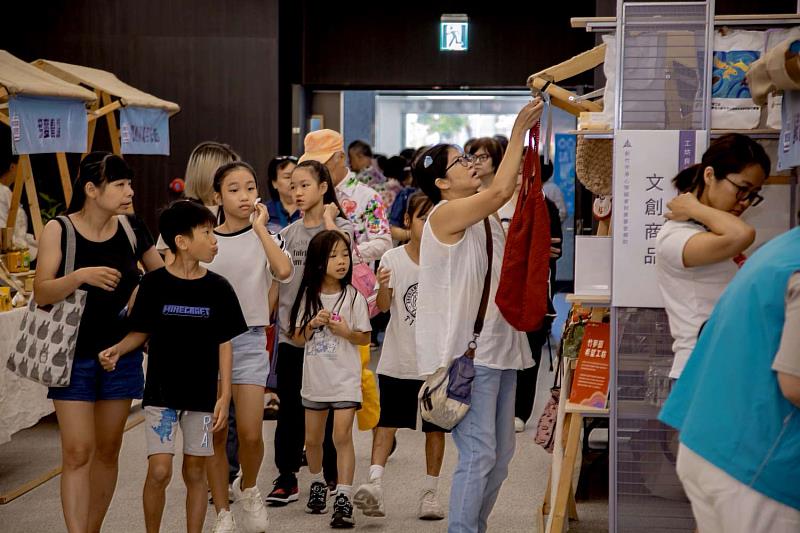 假日逛庇護市集，邀請社區民眾尋寶支持身障就業。