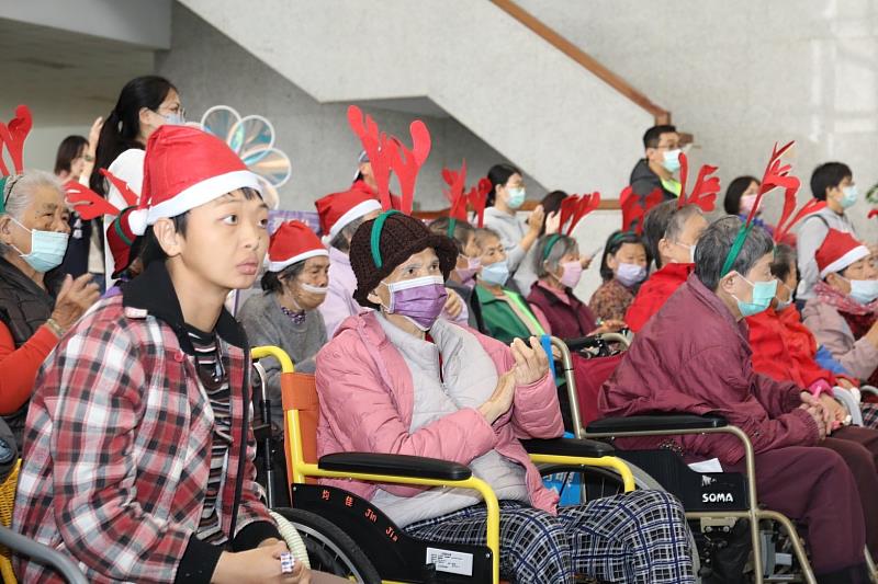 嘉義縣議會迎聖誕 舉辦溫馨餐會關懷弱勢團體