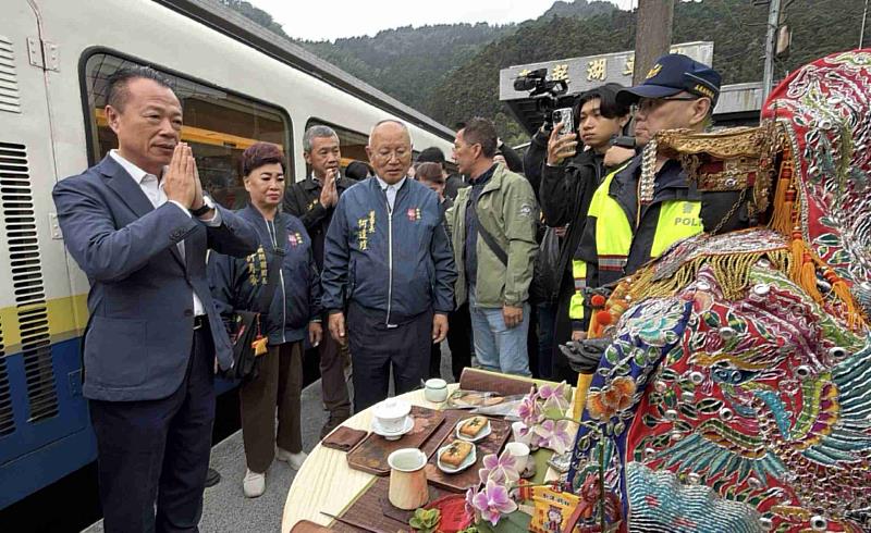 媽祖首搭林鐵「栩悅號」阿里山迎曙光 翁章梁接駕祈福