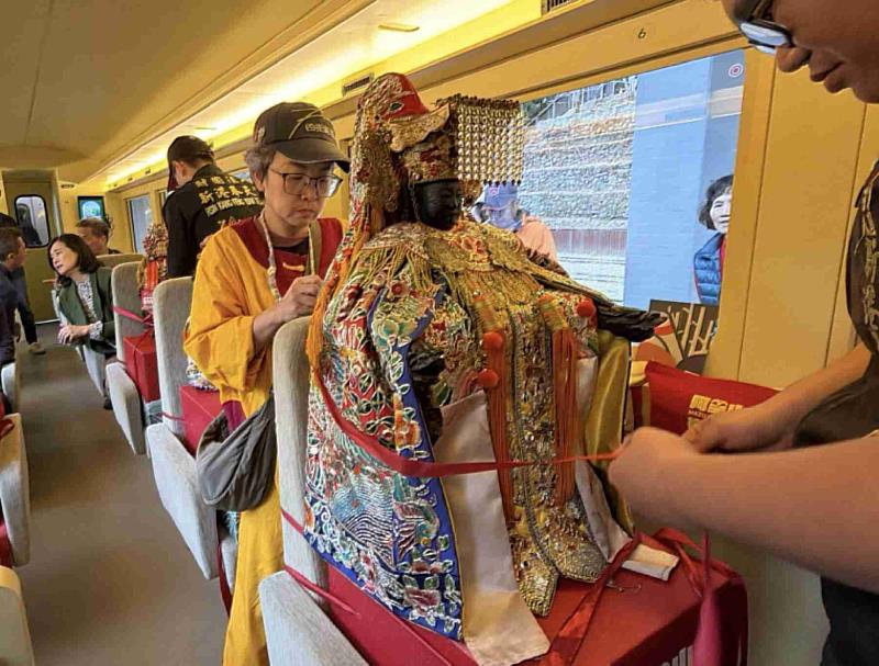 媽祖首搭林鐵「栩悅號」阿里山迎曙光 翁章梁接駕祈福