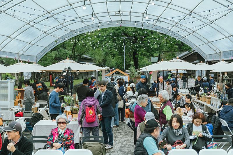 活動匯聚32組文創與在地餐飲品牌,結合森林美學、音樂演出、手作體驗與展覽延伸內容,於歲末時節呈現一場兼具感官與心靈療癒的文化盛宴。