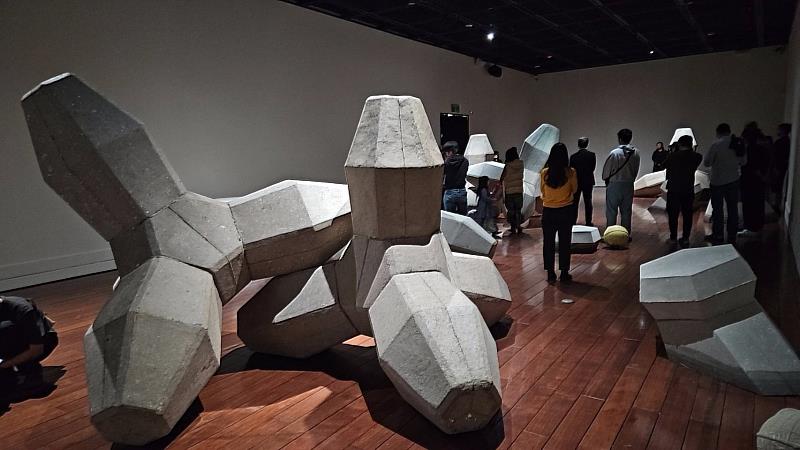 《潛行》登場臺東美術館! 南島國際美術獎首獎藝術家聯袂展出