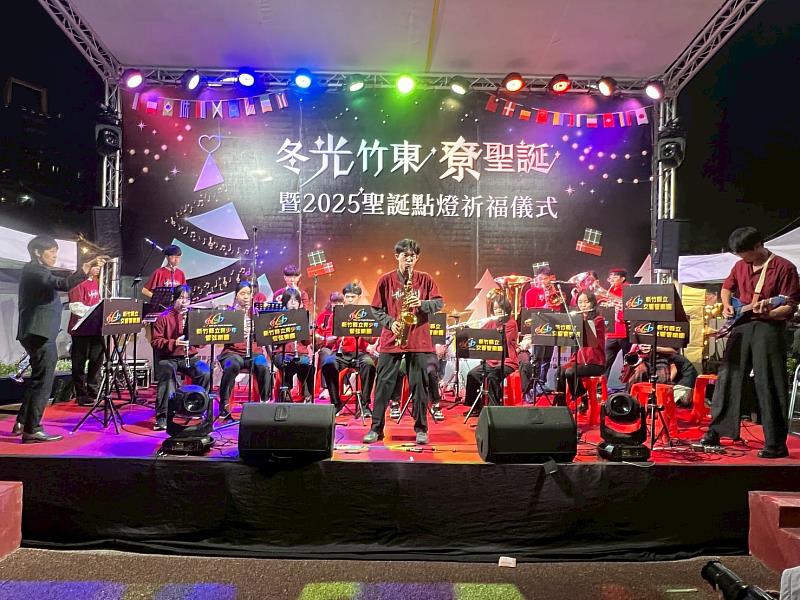 由竹東在地的新竹縣青少年管弦樂團帶來精彩的演出。