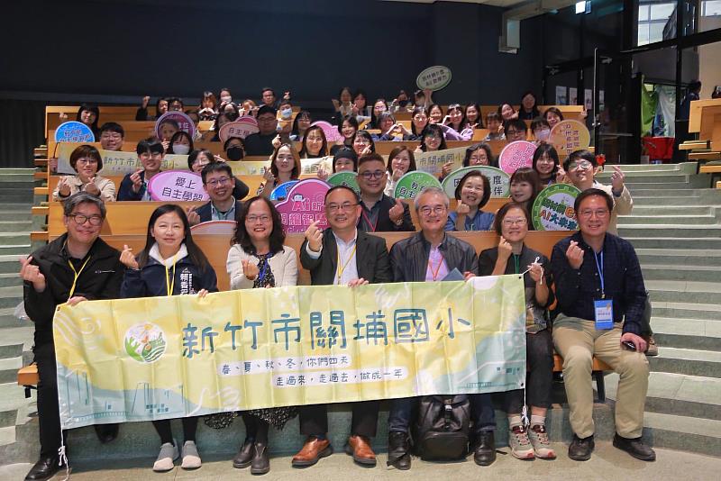 教育部資訊及科技教育司長吳穎沺蒞臨指導關埔國小精彩自主學習節