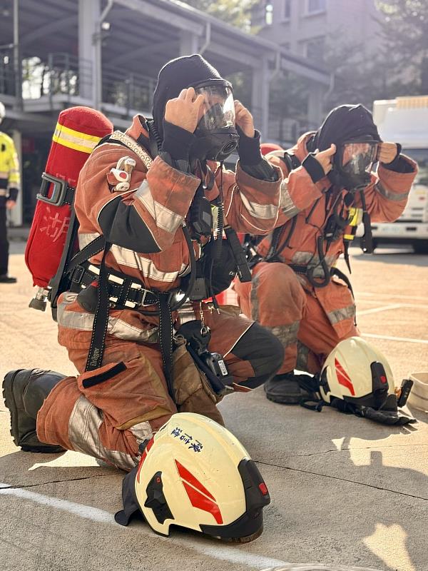 新竹市消防局辦理下半年裝備器材抽測。
