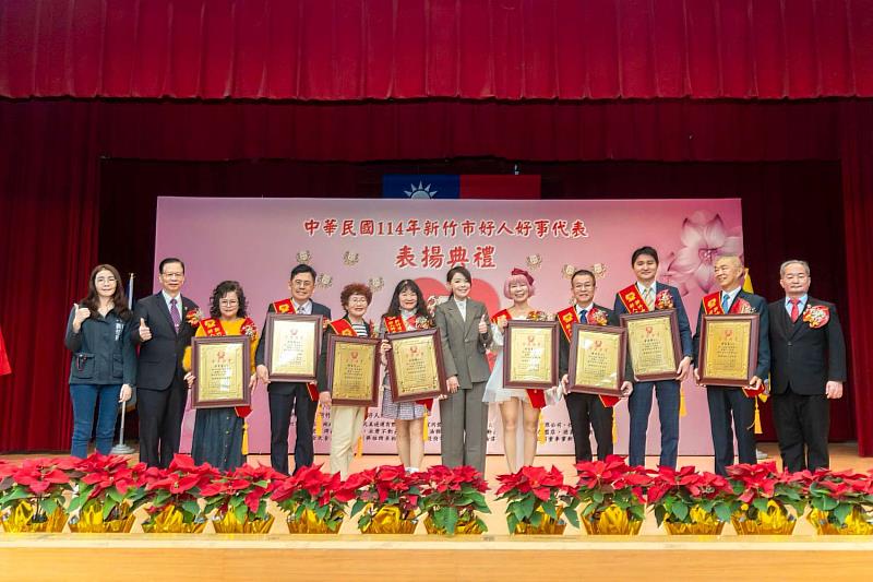 首屆「新竹市好人好事模範表揚活動」,高虹安市長公開表揚16位好人好事代表。