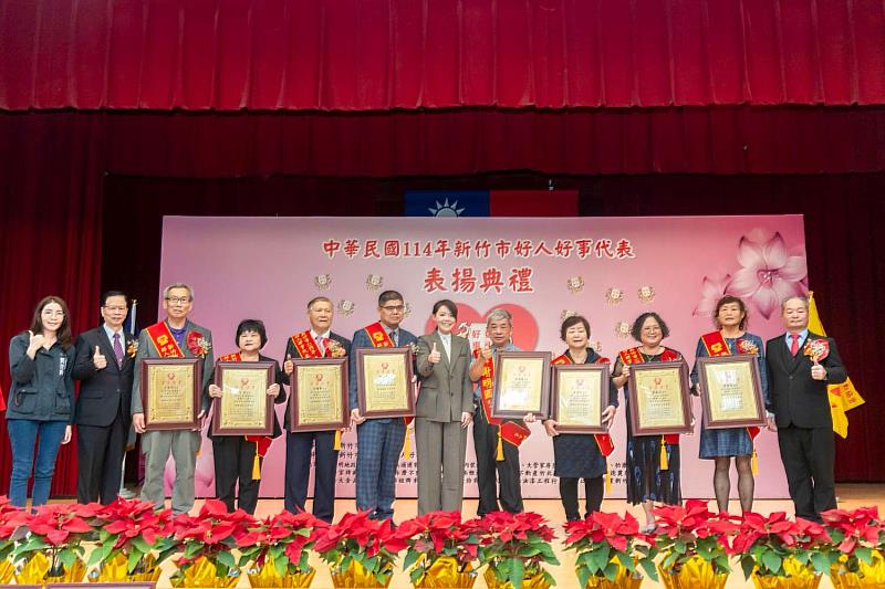 首屆「新竹市好人好事模範表揚活動」，高虹安市長公開表揚16位好人好事代表。