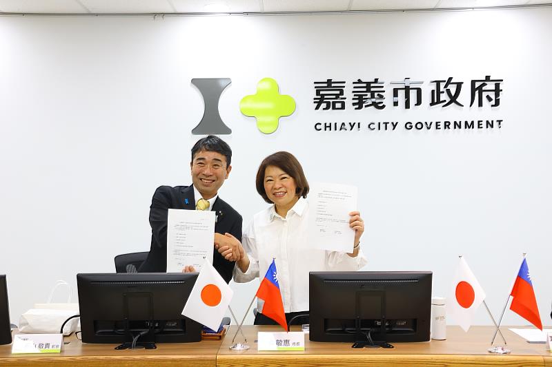 0 黃敏惠市長與加美町長石山敬貴合影