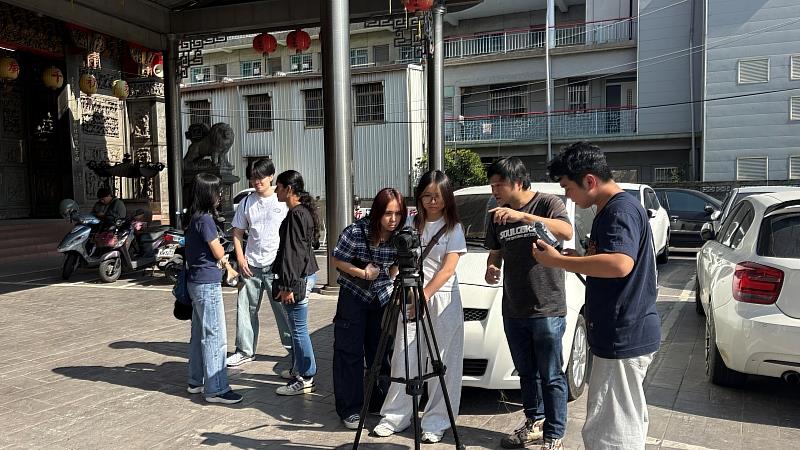 拍攝金獅陣技藝動作紀錄南臺科大與新加坡 NYP 學生團隊於西港場域進行影像採集，透過金獅陣技藝動作紀錄，為後續「遊戲動作建模」累積關鍵素材。